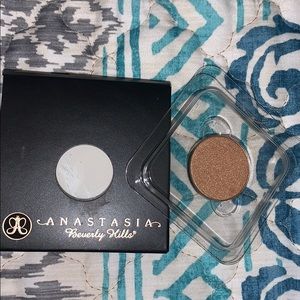 Anastasia Beverly Hills eye shadow